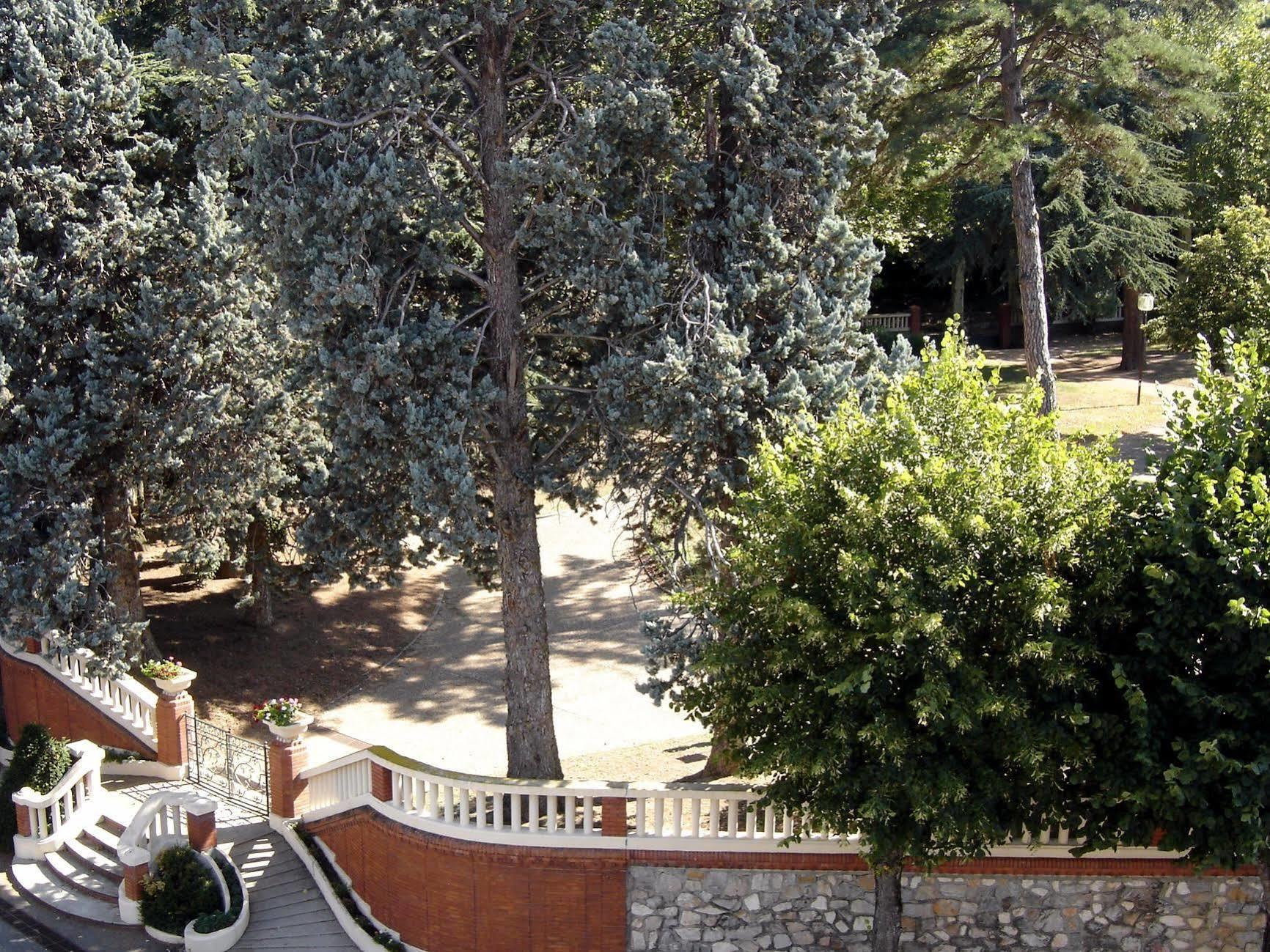 Hotel Restaurant Du Lauragais Logis De France Villefranche-de-Lauragais Εξωτερικό φωτογραφία